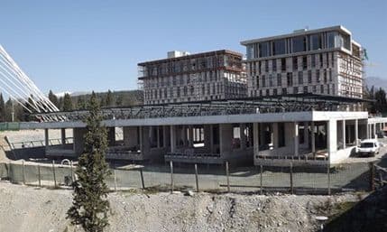 Zbog kašnjenja Eko zgrade, Vlada izgubila donaciju od 820.000 eura Zbog kašnjenja Eko zgrade, Vlada izgubila donaciju od 820.000 eura