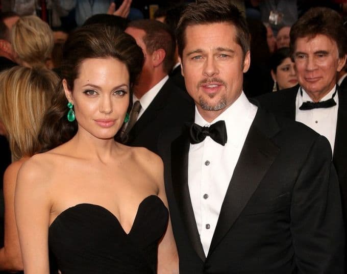 Anđelina Džoli u pismu Njujork Tajmsu: Odstranila sam obje dojke zbog straha od raka Anđelina Džoli u pismu Njujork Tajmsu: Odstranila sam obje dojke zbog straha od raka