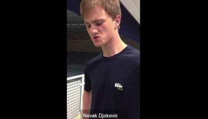 VIDEO: Momak u potpunosti "skinuo" Đokovića, Rafu, Rodžera i Mareja VIDEO: Momak u potpunosti "skinuo" Đokovića, Rafu, Rodžera i Mareja