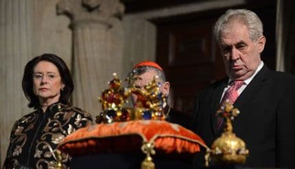 VIDEO: Teturanje češkog predsjednika: Pijan, ili ima virus? VIDEO: Teturanje češkog predsjednika: Pijan, ili ima virus?