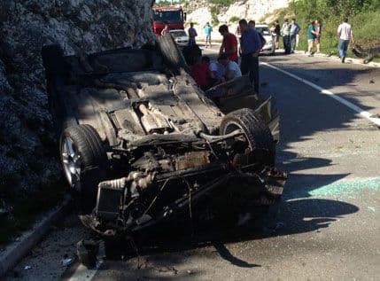 (VIDEO) Zastoj na putu Cetinje - Budva zbog prevrtanja automobila (VIDEO) Zastoj na putu Cetinje - Budva zbog prevrtanja automobila