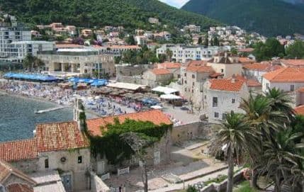 Opština Budva: Prodaju 12 starih vozila, kupuju šest novih Opština Budva: Prodaju 12 starih vozila, kupuju šest novih