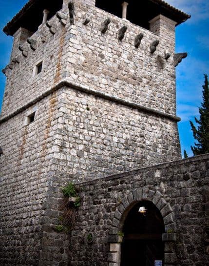 Promocija dječije poezije na crnogorskom i romskom u Tivtu Promocija dječije poezije na crnogorskom i romskom u Tivtu