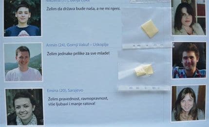 Uličnim Fejsbukom mladi u BiH poručili da žele promjene u društvu Uličnim Fejsbukom mladi u BiH poručili da žele promjene u društvu