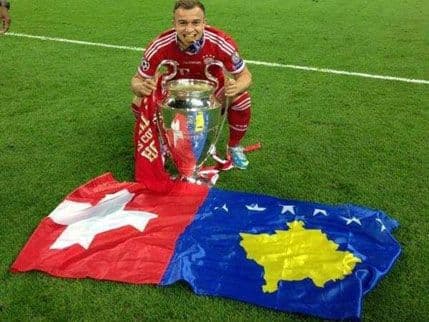 Šaćiri sa kosovskom zastavom u Londonu Šaćiri sa kosovskom zastavom u Londonu