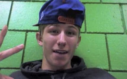 Čeka ga 20 godina zatvora zbog pisanja na Fejsbuku?! Čeka ga 20 godina zatvora zbog pisanja na Fejsbuku?!