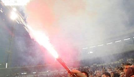 Na meču Partizan - Spartak, dijete pogođeno bakljom u glavu! Na meču Partizan - Spartak, dijete pogođeno bakljom u glavu!