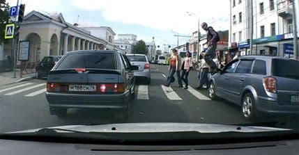 Pješački prelaz je svetinja Pješački prelaz je svetinja