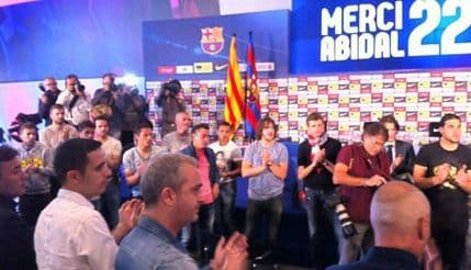 Barsa riješila da se rastane sa Abidalom, saigrači ga ispratili aplauzom Barsa riješila da se rastane sa Abidalom, saigrači ga ispratili aplauzom