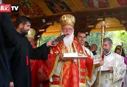 Blic objavio snimak Filareta koji odlikuje Pahomija, Kačavendu i Irineja Blic objavio snimak Filareta koji odlikuje Pahomija, Kačavendu i Irineja