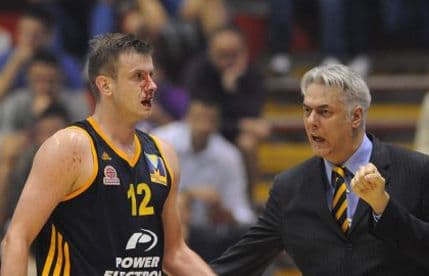 Veličković polomio nos, ne pada mu na pamet da propusti meč sa Zvezdom! Veličković polomio nos, ne pada mu na pamet da propusti meč sa Zvezdom!