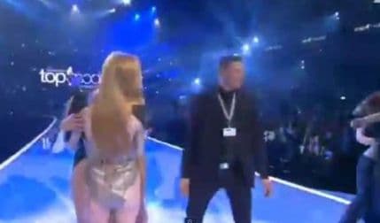 Gole aktiviskinje Femena zaskočile Hajdi Klum! Gole aktiviskinje Femena zaskočile Hajdi Klum!