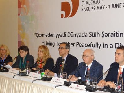 Vlahović i Mićunović na Svjetskom forumu o interkulturnom dijalogu Vlahović i Mićunović na Svjetskom forumu o interkulturnom dijalogu