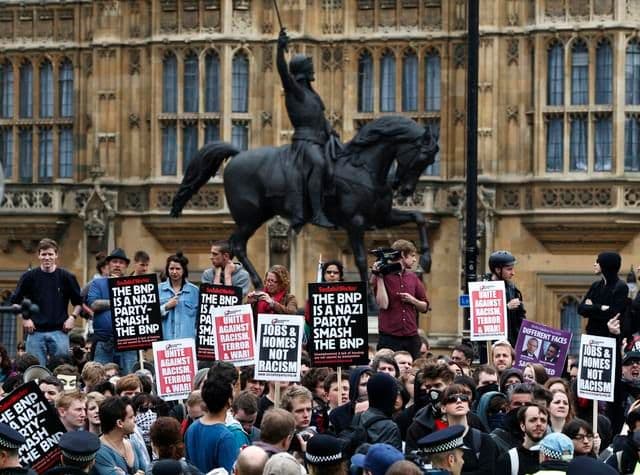 London: Protesti desničara i antifašista London: Protesti desničara i antifašista