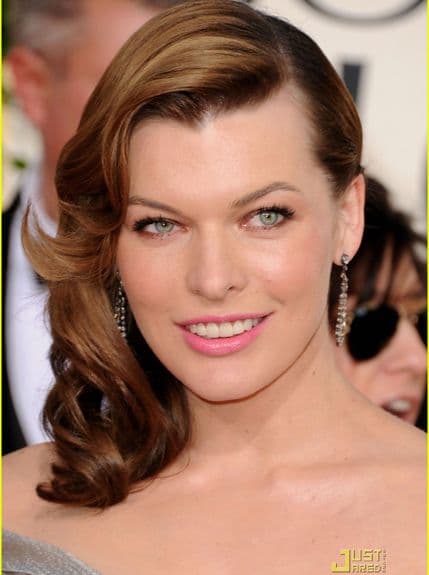 Džeki Čen, Nikolas Kejdž, Vesli Snajps i Mila Jovović u "Plaćenicima 3" Džeki Čen, Nikolas Kejdž, Vesli Snajps i Mila Jovović u "Plaćenicima 3"