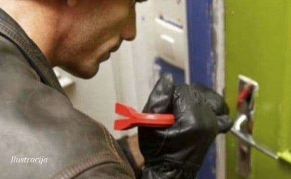 Uhapšen državljanin Srbije zbog sumnje da je obio kuću Uhapšen državljanin Srbije zbog sumnje da je obio kuću