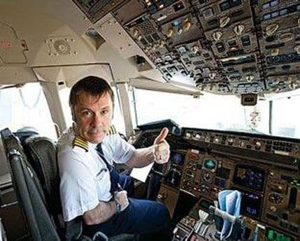 Brus Dikinson osniva aviokompaniju Brus Dikinson osniva aviokompaniju