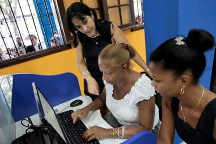 Kubanci prvi put imaju pristup internetu Kubanci prvi put imaju pristup internetu