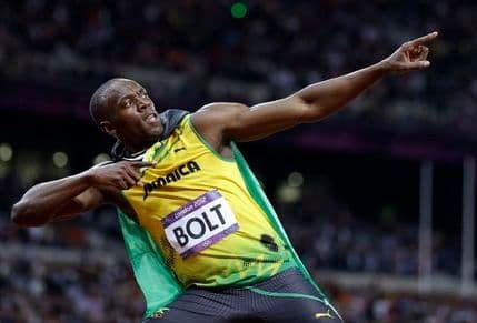 Bolt predaje pehar pobjedniku RG Bolt predaje pehar pobjedniku RG