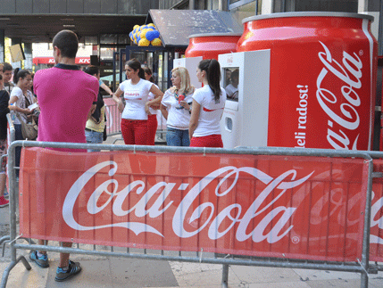 Ljubiteljima koka kole limenka sa imenom po želji Ljubiteljima koka kole limenka sa imenom po želji