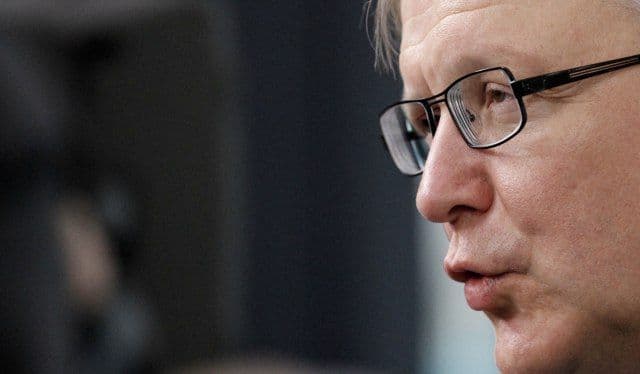 Oli Ren: MMF pokušava da opere ruke od Grčke Oli Ren: MMF pokušava da opere ruke od Grčke