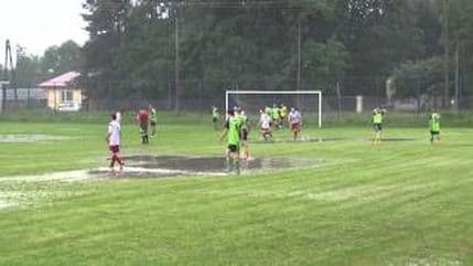 VIDEO: Gol proslavili skakanjem u blatnjave barice! VIDEO: Gol proslavili skakanjem u blatnjave barice!