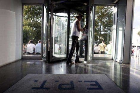 Grčka vlada zbog krize zatvara državne medije Grčka vlada zbog krize zatvara državne medije