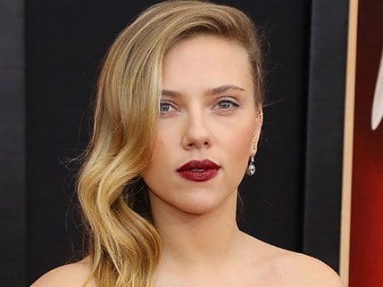 Skarlet Johanson tuži pisca jer je koristio njen lik za roman    Skarlet Johanson tuži pisca jer je koristio njen lik za roman