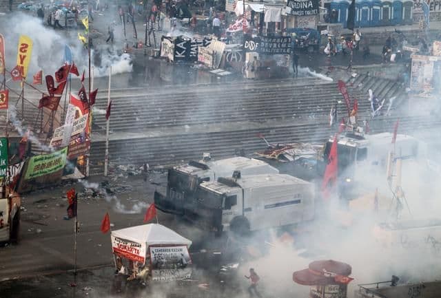 Pogledajte: Juriš turskih specijalaca na demonstrante na Trgu Taksim Pogledajte: Juriš turskih specijalaca na demonstrante na Trgu Taksim