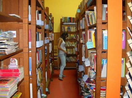 Udruženi sindikat poklonio knjige školskim bibliotekama Udruženi sindikat poklonio knjige školskim bibliotekama