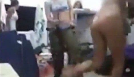VIDEO: Djevojke iz izraelske vojske ponovo polugole plešu sa oružjem VIDEO: Djevojke iz izraelske vojske ponovo polugole plešu sa oružjem