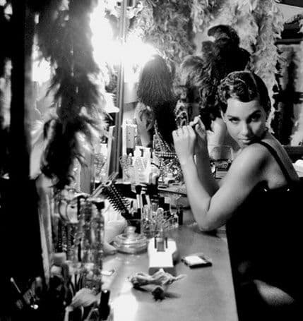 Ališa Kiz u novom spotu tuguje i pleše u Las Vegasu Ališa Kiz u novom spotu tuguje i pleše u Las Vegasu