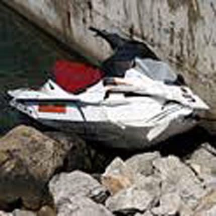 Na Krku poginula dva mladića udarom skutera o betonski blok    Na Krku poginula dva mladića udarom skutera o betonski blok