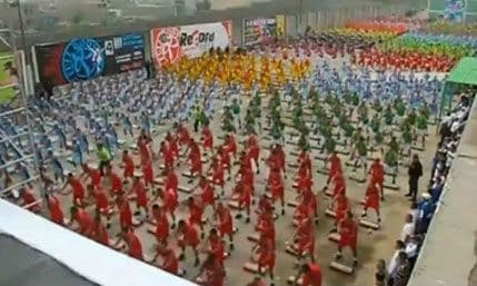 Zatvorenici plesali za Ginisov rekord Zatvorenici plesali za Ginisov rekord