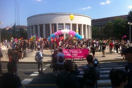 Na zagrebačkoj Paradi više od 12 hiljada ljudi Na zagrebačkoj Paradi više od 12 hiljada ljudi