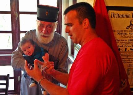 Mitropolit Mihailo blagosiljao najmlađeg Crnogorca u Kanadi Mitropolit Mihailo blagosiljao najmlađeg Crnogorca u Kanadi