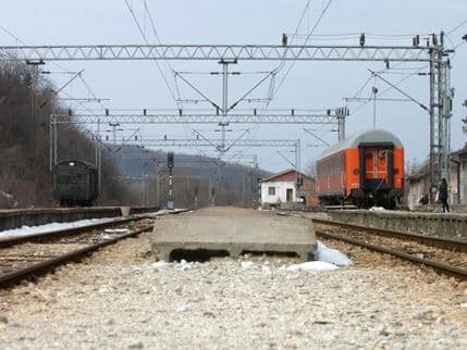 Dva vagona putničkog voza iskliznula iz šina Dva vagona putničkog voza iskliznula iz šina