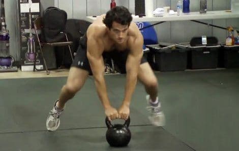 Pogledajte kako Supermen vježba: Henri Kavil na treningu Pogledajte kako Supermen vježba: Henri Kavil na treningu