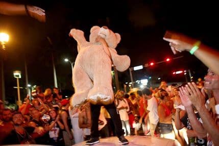VIDEO: Na ulicama Majamija proslavljena titula VIDEO: Na ulicama Majamija proslavljena titula