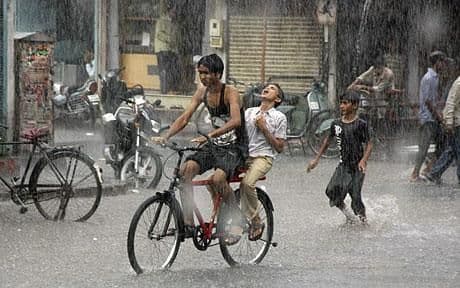 Indija: Najmanje 600 osoba poginulo od monsuna Indija: Najmanje 600 osoba poginulo od monsuna