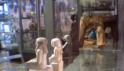 “Misterija” iz muzeja u Mančesteru: Egipatska statua se sama okreće (VIDEO) “Misterija” iz muzeja u Mančesteru: Egipatska statua se sama okreće (VIDEO)