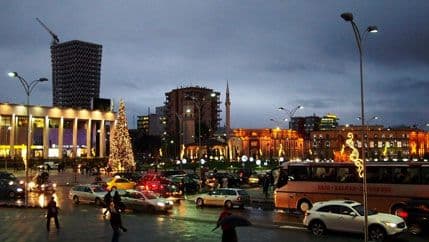 Albanija: Na biračkom mjestu u Laču ubijen kontrolor, dvoje povrijeđenih Albanija: Na biračkom mjestu u Laču ubijen kontrolor, dvoje povrijeđenih