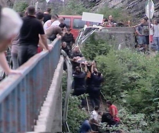 Nesreća kod manastira Morača: Rumunski autobus sletio u kanjon, 18 mrtvih (VIDEO) Nesreća kod manastira Morača: Rumunski autobus sletio u kanjon, 18 mrtvih (VIDEO)