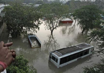 Indija: Hiljadu smrtno stradalih u mosunskim kišama Indija: Hiljadu smrtno stradalih u mosunskim kišama