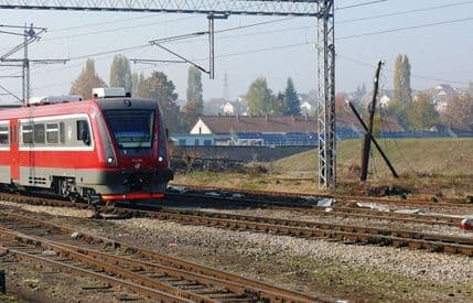 Jedna osoba povrijeđena u sudaru voza i putničkog automobila Jedna osoba povrijeđena u sudaru voza i putničkog automobila