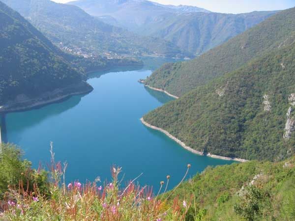 EPCG: Poribljavanje Pivskog jezera EPCG: Poribljavanje Pivskog jezera