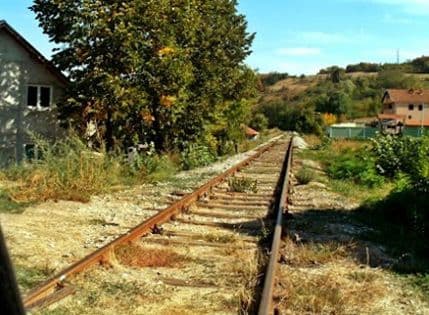 Voz kasnio zbog krađe šina Voz kasnio zbog krađe šina