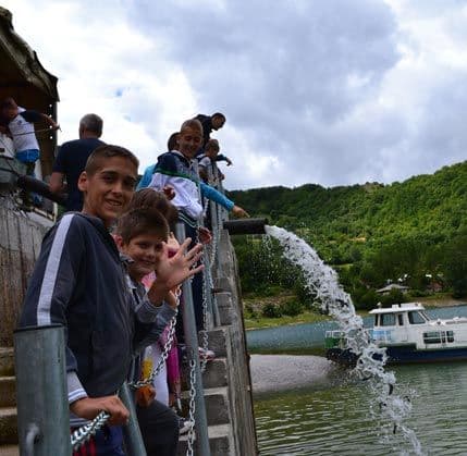 Poribljeno Pivsko jezero sa pritokama Poribljeno Pivsko jezero sa pritokama