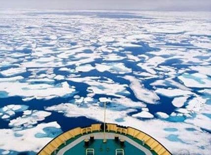 Turisti zaglavljeni na santi leda Turisti zaglavljeni na santi leda