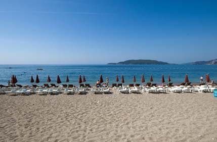 Analize pokazale da je morska voda čista na svih 85 plaža Analize pokazale da je morska voda čista na svih 85 plaža